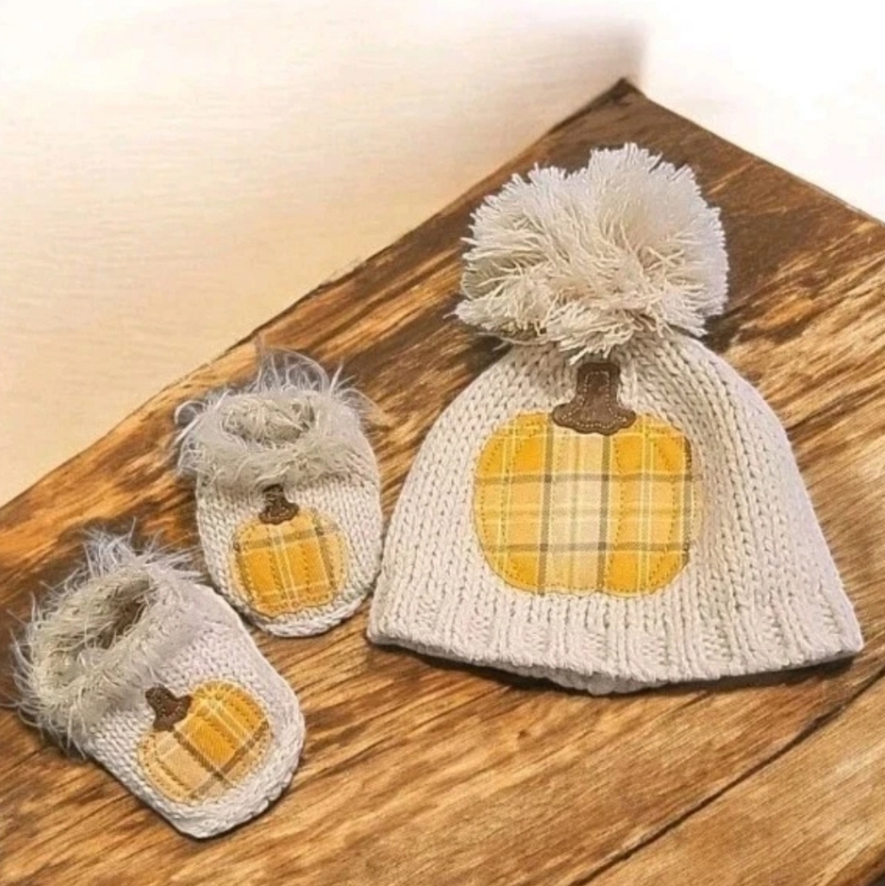 Little Me Baby Pumpkin Autumn Hat Booties 0-6 months Fall Thanksgiving Photo Op